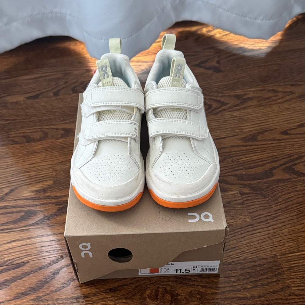 On cloud Running Kids' Sneakers style “ Roger’s”  in excellent condition.